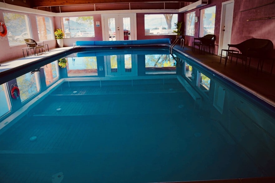 274 Lakeshore Dr, Penticton, BC for sale - Interior Photo - Image 3 of 13