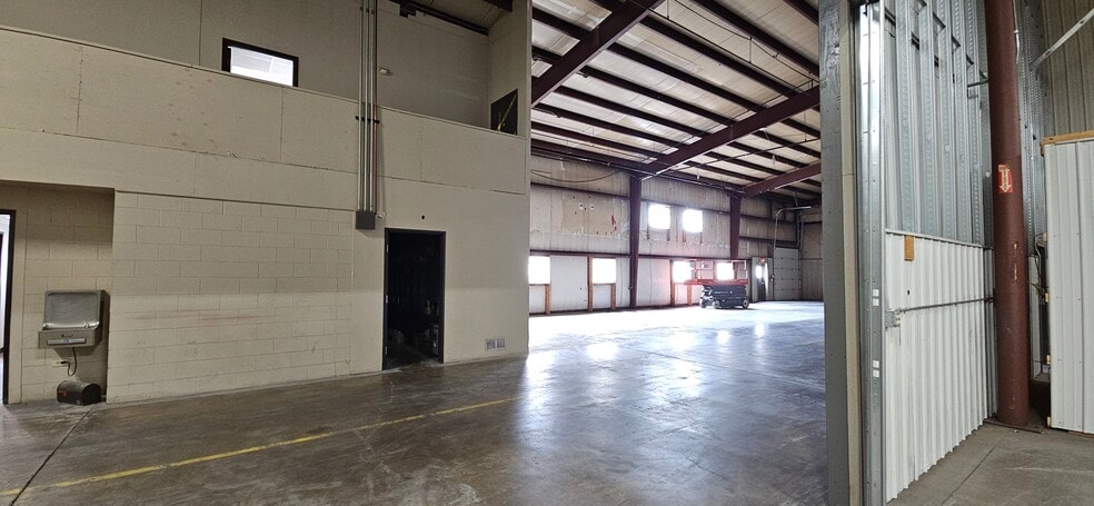 3132 Louis Ave, Eau Claire, WI for lease - Building Photo - Image 2 of 12