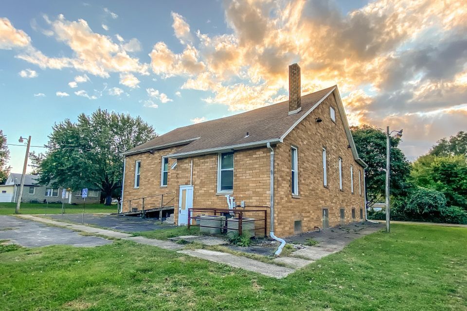 2431 W Lincoln St, Springfield, MO 65806