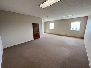 810 E 56th St, Kearney, NE for lease Interior Photo- Image 2 of 2