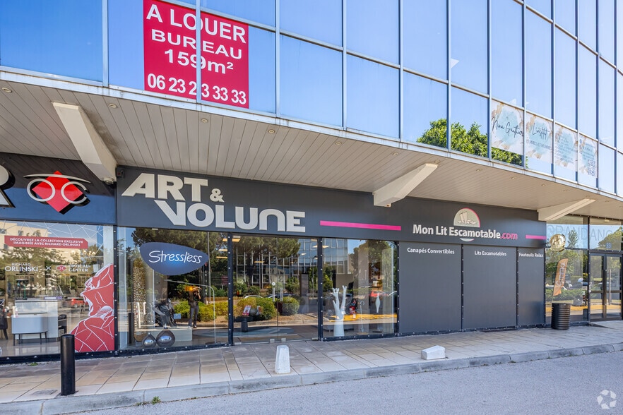 Office in Marseille for lease - Building Photo - Image 2 of 6