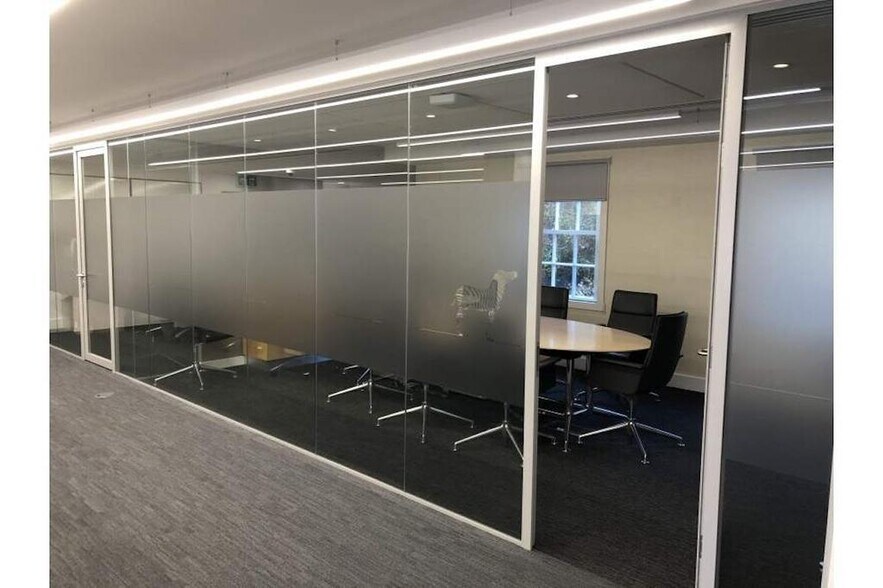 Park St, Guildford for lease - Interior Photo - Image 2 of 3