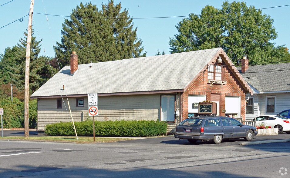 2432 Hamburg St, Schenectady, NY for sale - Primary Photo - Image 1 of 1