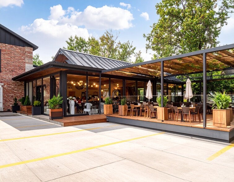 1450 Av Victoria, Longueuil, QC for lease - Building Photo - Image 1 of 7