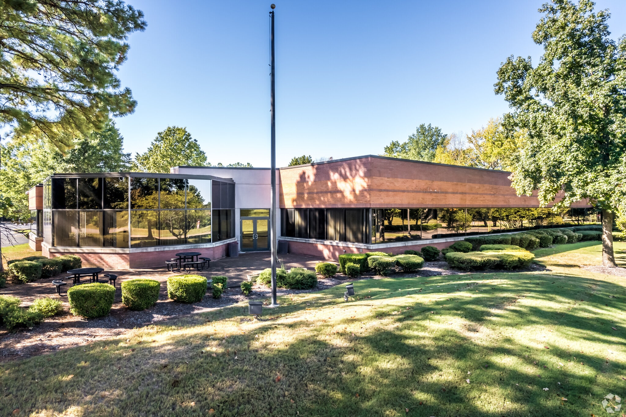 7275 Goodlett Farms Pky, Cordova, TN for sale Primary Photo- Image 1 of 1