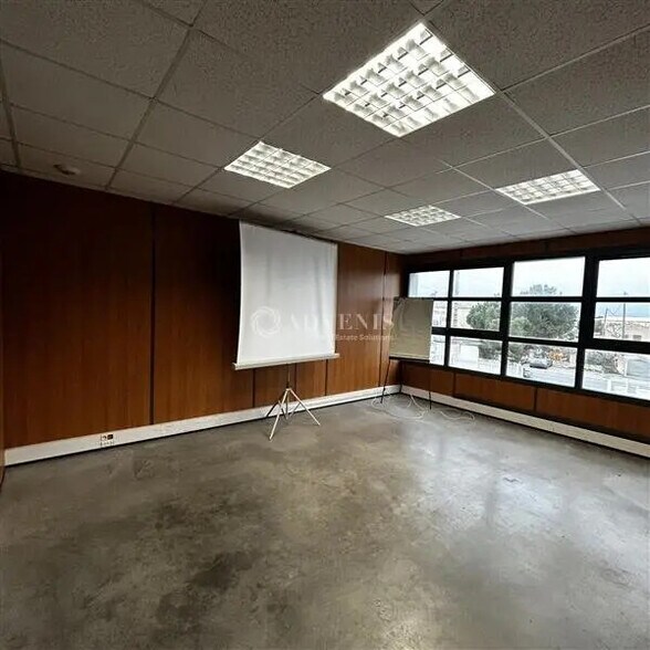 Office in  for lease - Interior Photo - Image 1 of 12