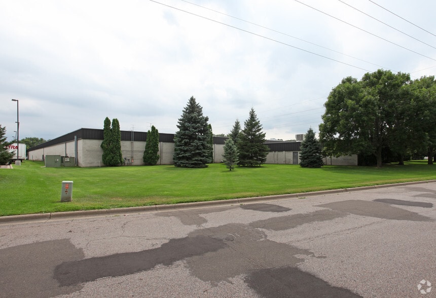 40 NE 77th Ave, Minneapolis, MN for sale - Building Photo - Image 3 of 5