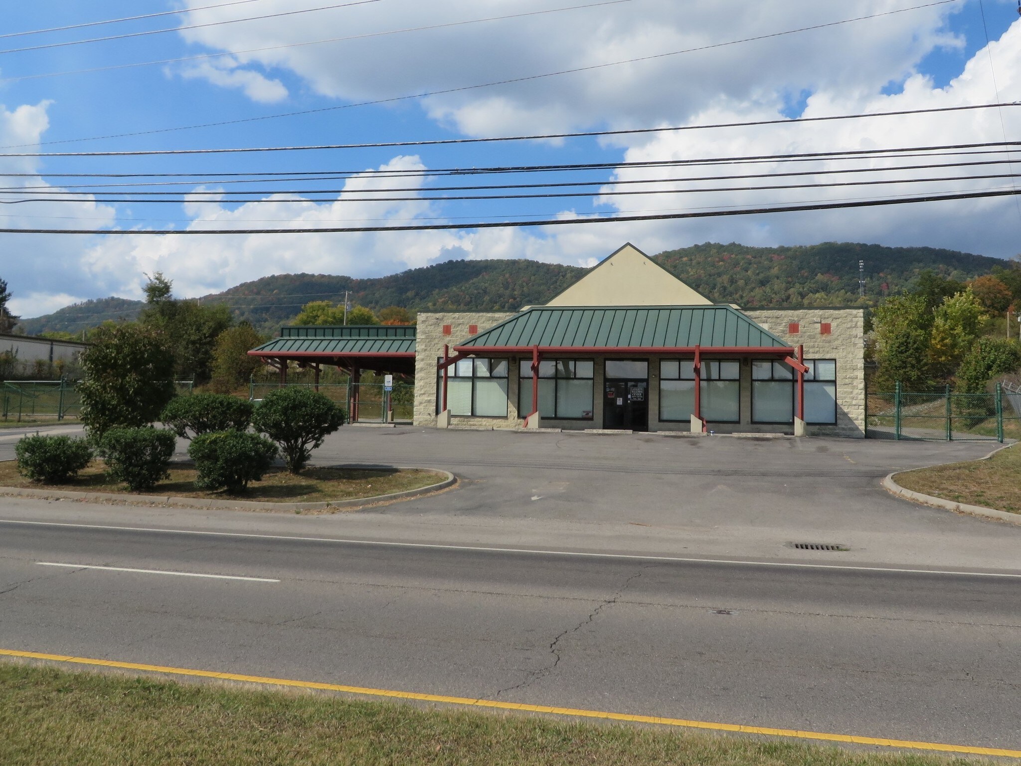 2212 Jacksboro Pike, LaFollette, TN for sale Building Photo- Image 1 of 1