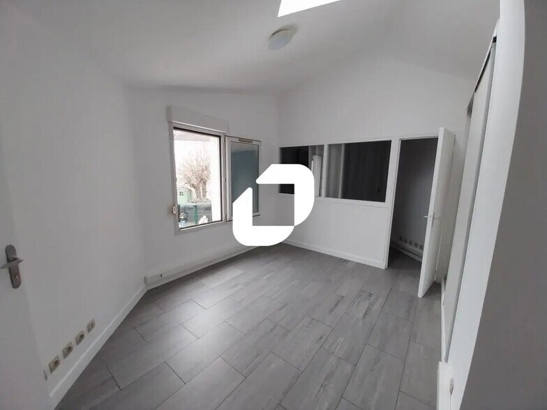 Office in Bry-sur-Marne for lease - Interior Photo - Image 3 of 6