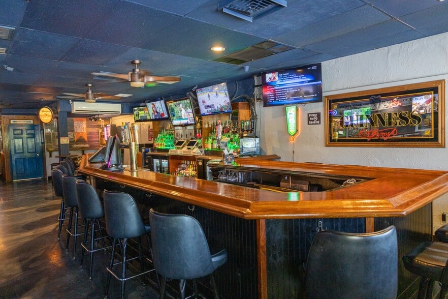 2615 Mall Dr, Sarasota, FL for sale - Interior Photo - Image 1 of 1