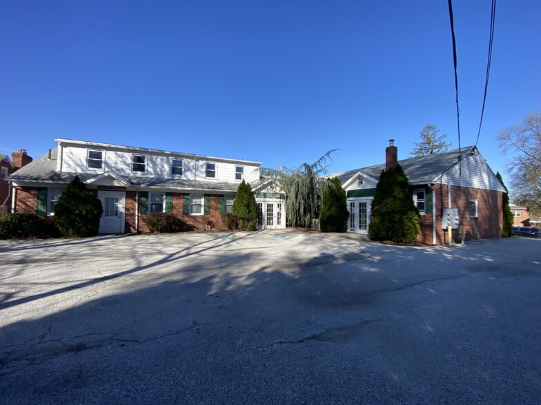 11 Saint Albans Ave, Newtown Square, PA for lease - Building Photo - Image 2 of 10