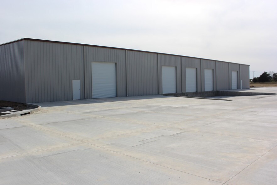 5913 Imperial Loop, College Station, TX for sale - Primary Photo - Image 1 of 1