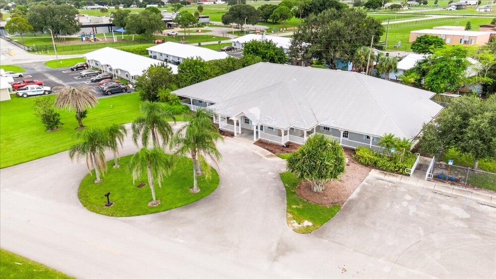 180 Basilan Cres, Clewiston, FL for sale - Building Photo - Image 2 of 31