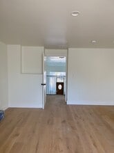 245-251 S Robertson Blvd, Beverly Hills, CA for lease Building Photo- Image 2 of 11
