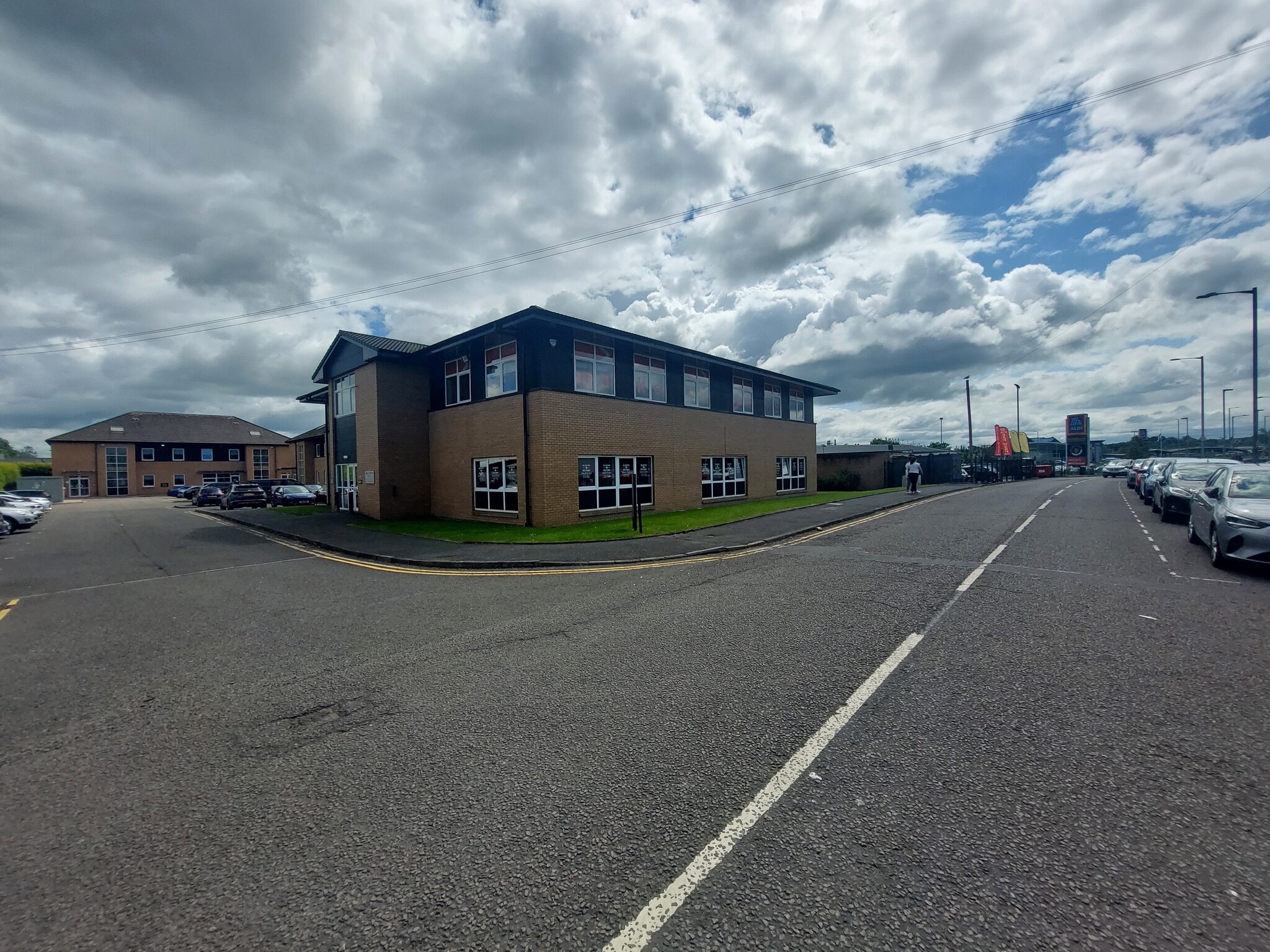 Players Rd, Stirling for lease Building Photo- Image 1 of 4