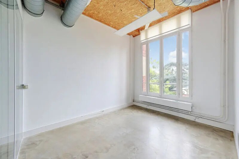 Office in Nanterre for lease - Building Photo - Image 3 of 23