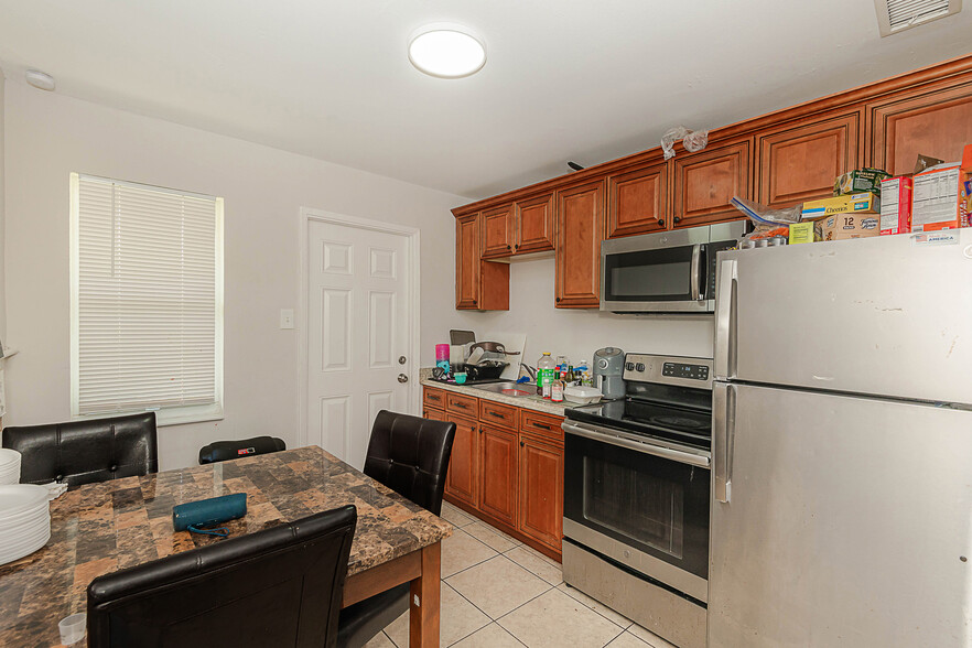 222 SW 15th Ave, Delray Beach, FL for sale - Interior Photo - Image 3 of 48