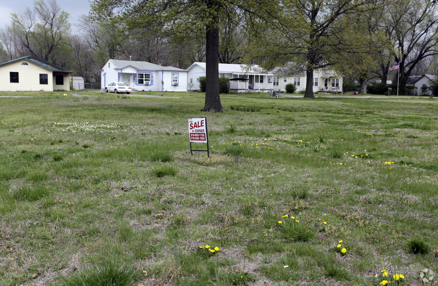 2 S Orphan St, Pryor, OK for sale - Primary Photo - Image 1 of 1