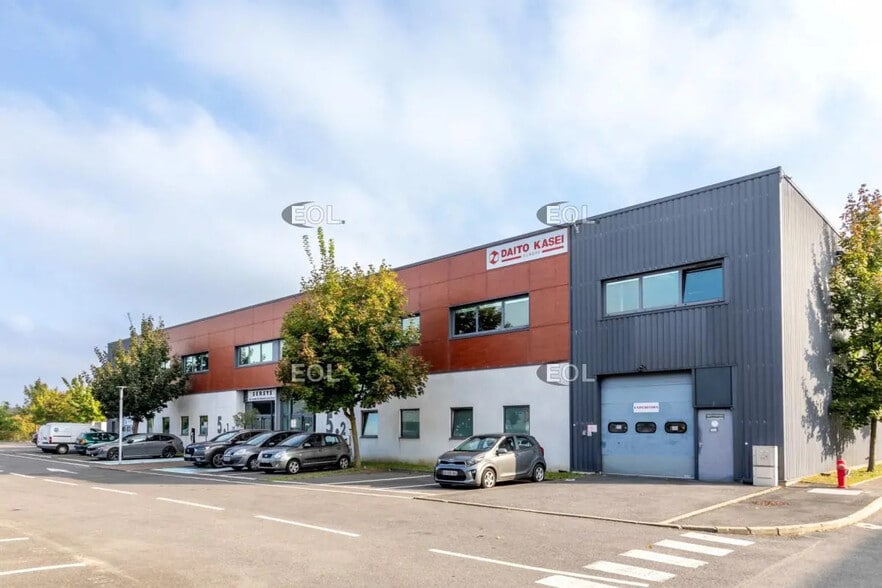 Flex in Taverny for lease - Building Photo - Image 1 of 5