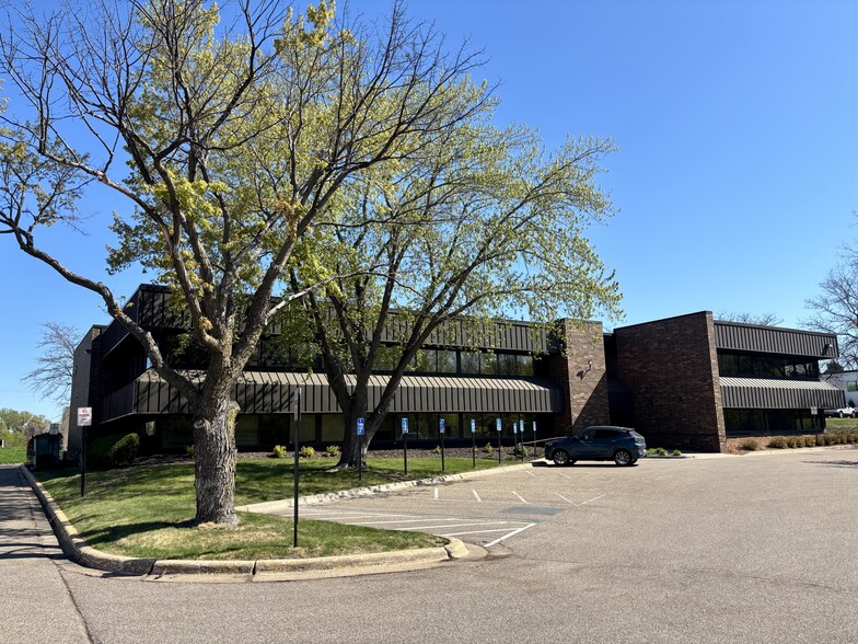 4825 Olson Memorial Hwy, Golden Valley, MN for lease - Building Photo - Image 1 of 2