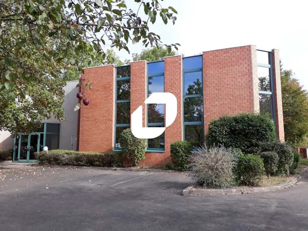 Office in Trappes for lease Building Photo- Image 1 of 9