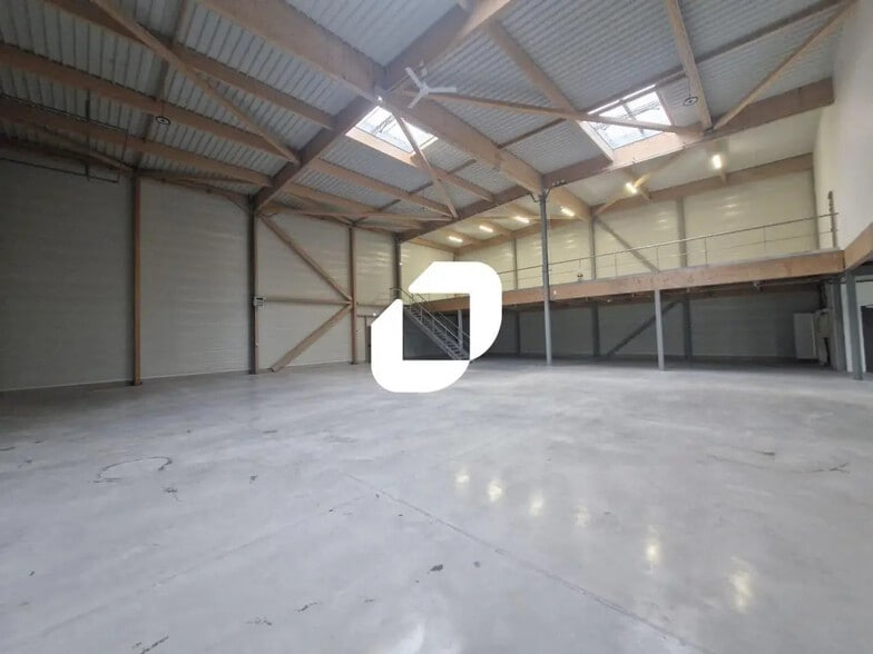 Flex in Courtry for lease - Interior Photo - Image 3 of 7