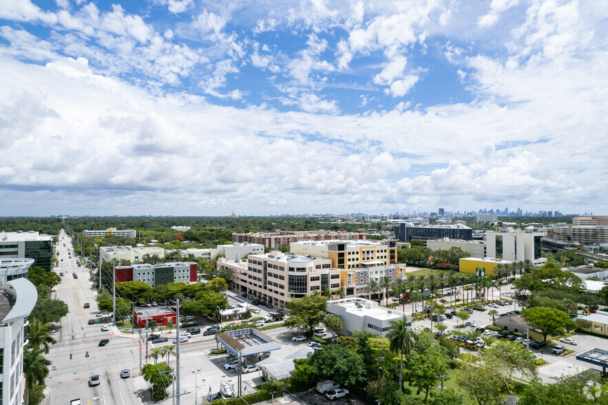 6141 Sunset Dr, South Miami, FL for lease - Building Photo - Image 3 of 6