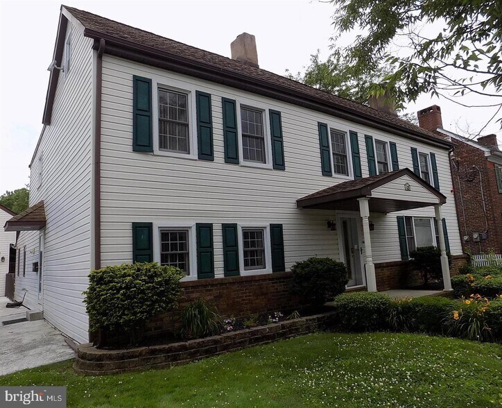 418 Main St, Tullytown, PA 19007