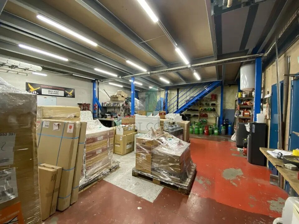 Flex in Eaubonne for lease Building Photo- Image 1 of 13