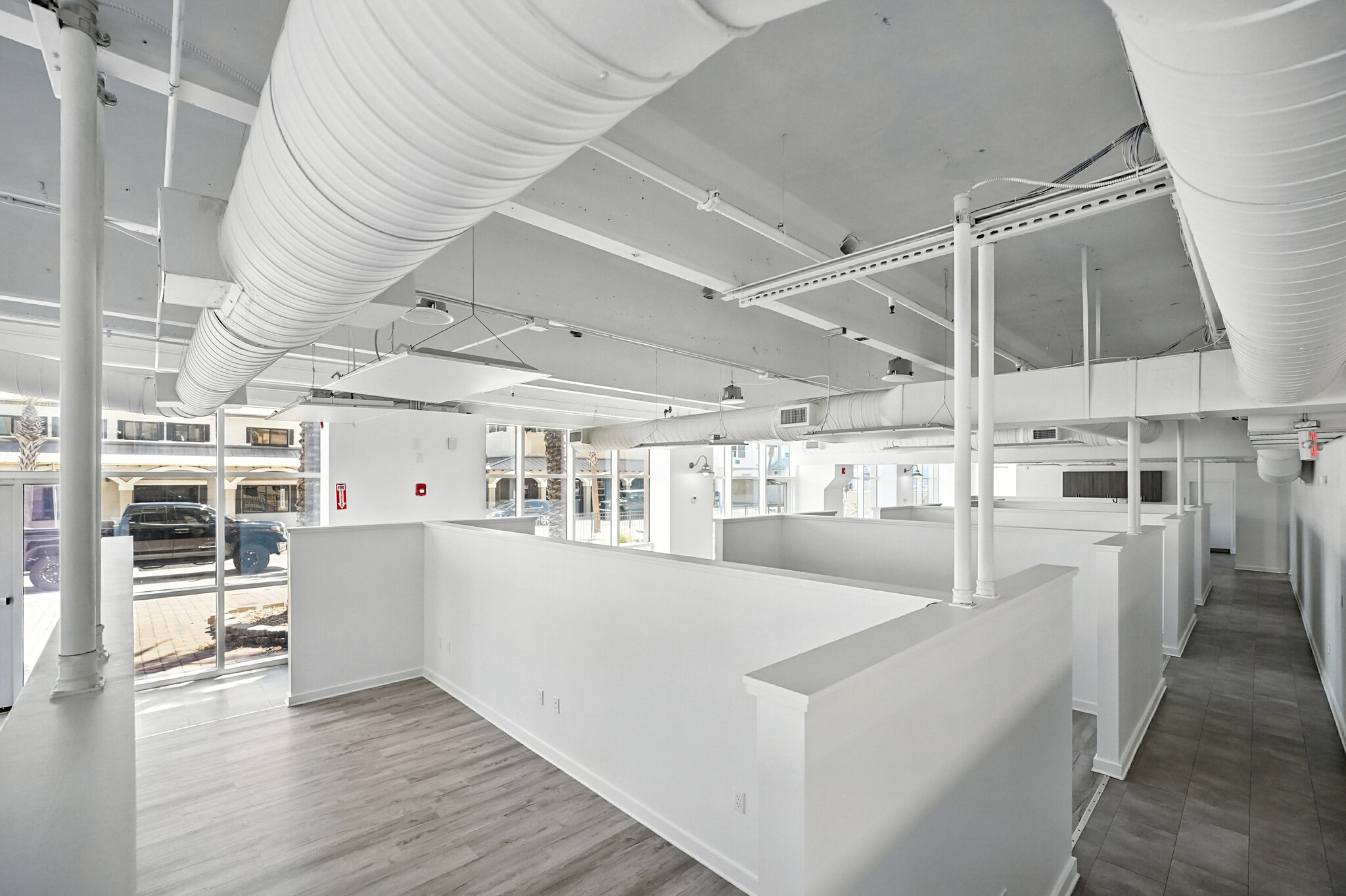 320 1st St N, Jacksonville Beach, FL for lease Interior Photo- Image 1 of 18