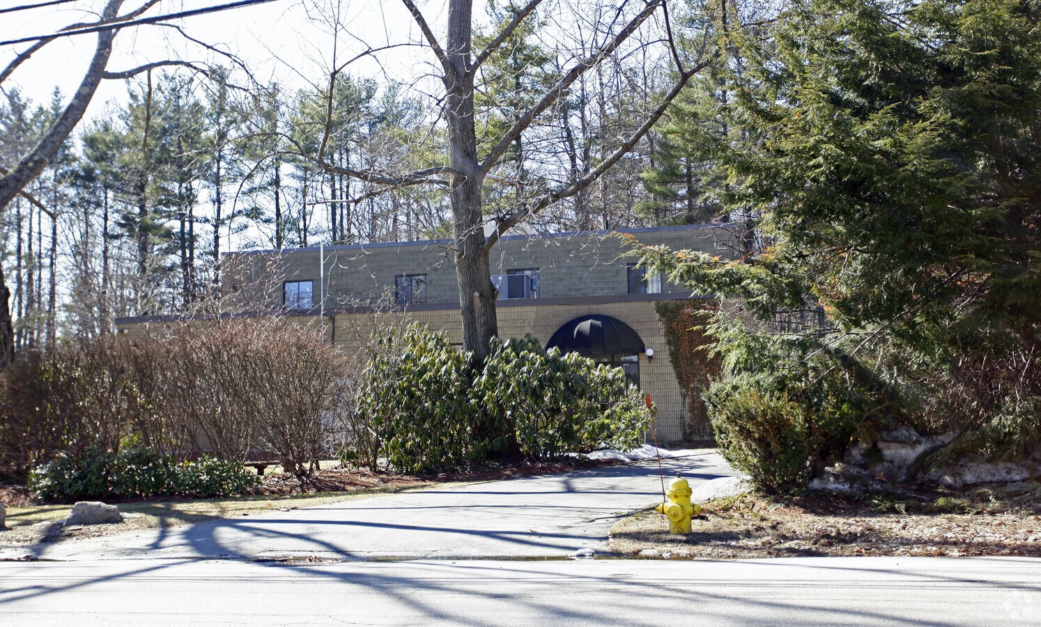 5 Manor Pky, Salem, NH 03079