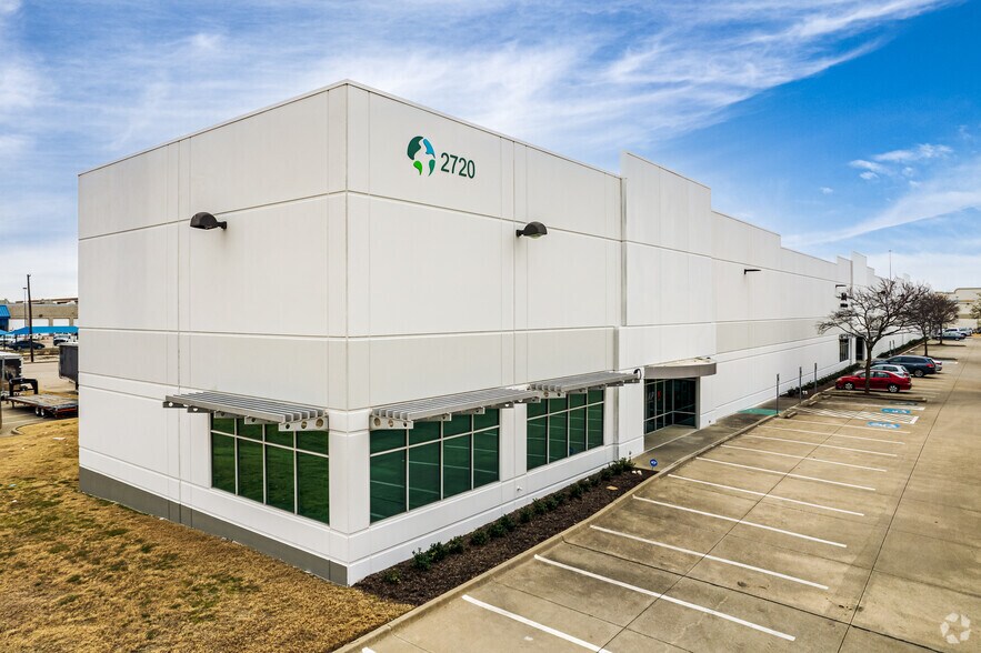 2720 Commodore Dr, Carrollton, TX for sale - Primary Photo - Image 1 of 1