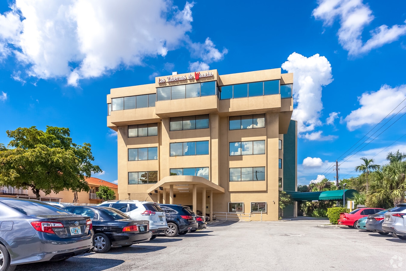 2100 W 76th St, Hialeah, FL 33016