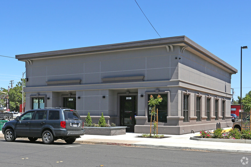 203 N Golden State Blvd, Turlock, CA for lease - Primary Photo - Image 1 of 12