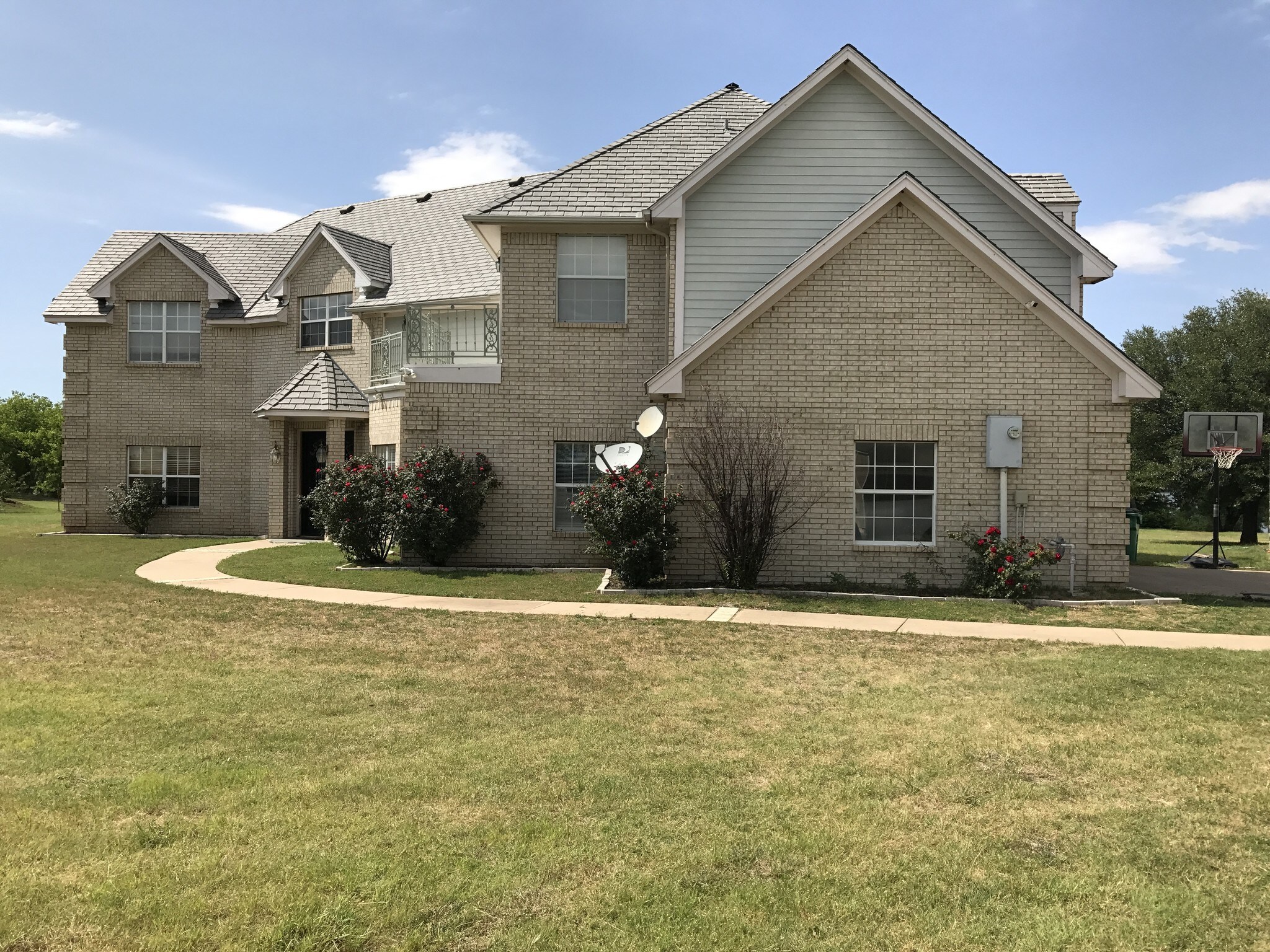 2467 Switzer Rd, Sanger, TX 76266