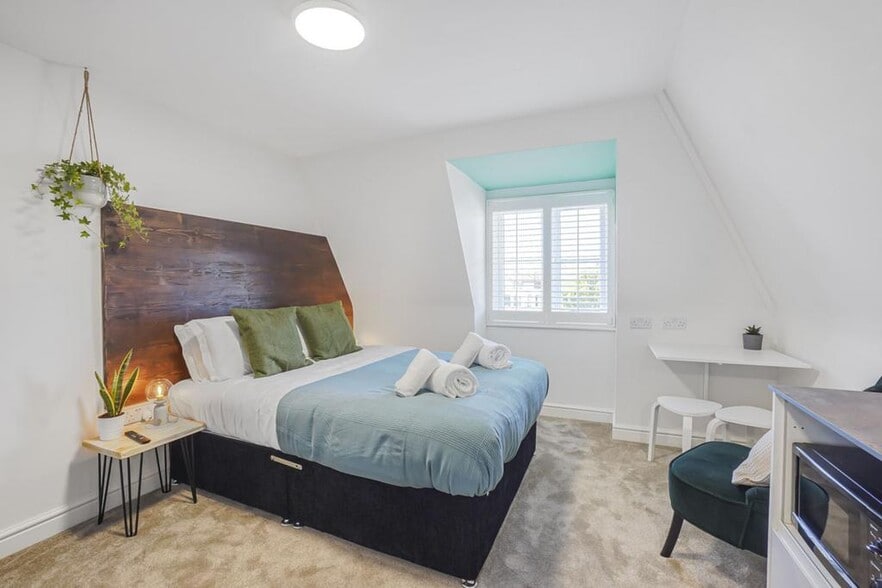 8 Cheriton Pl, Folkestone for sale - Building Photo - Image 2 of 13