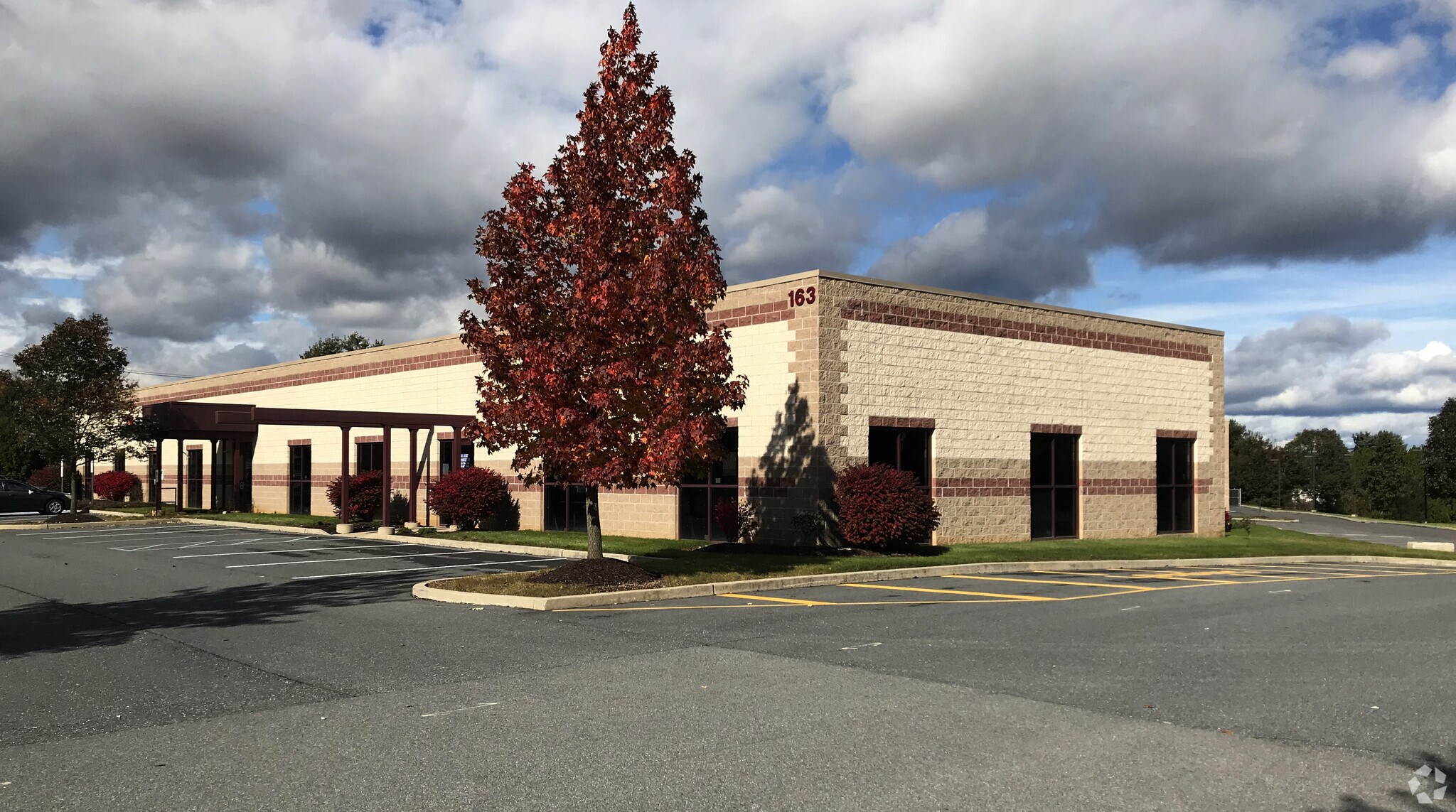 163 N Commerce Way, Bethlehem, PA for sale Primary Photo- Image 1 of 1