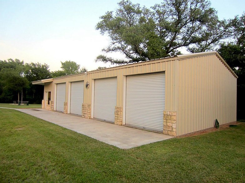 4473 Highway 90, Alleyton, TX for sale - Building Photo - Image 1 of 1