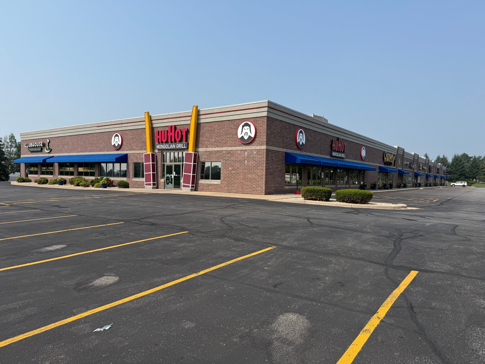 2059-2087 Witzel Ave, Oshkosh, WI for lease Building Photo- Image 1 of 13