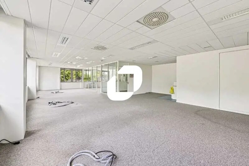 Office in Roissy-en-France for lease - Interior Photo - Image 3 of 15