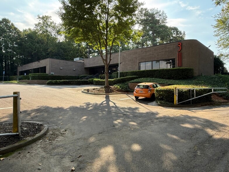 4888 S Old Peachtree Rd, Peachtree Corners, GA for lease - Building Photo - Image 2 of 23