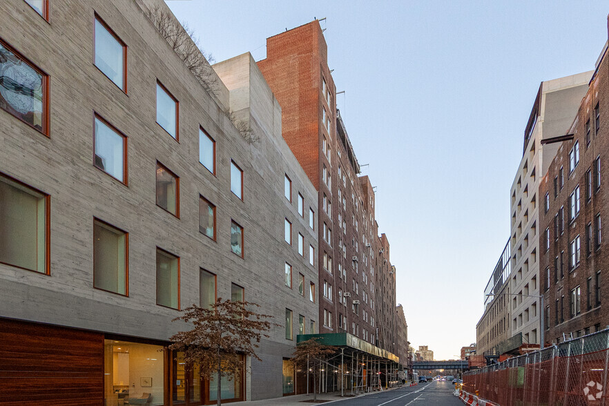 529-535 W 20th St, New York, NY for lease - Building Photo - Image 3 of 12