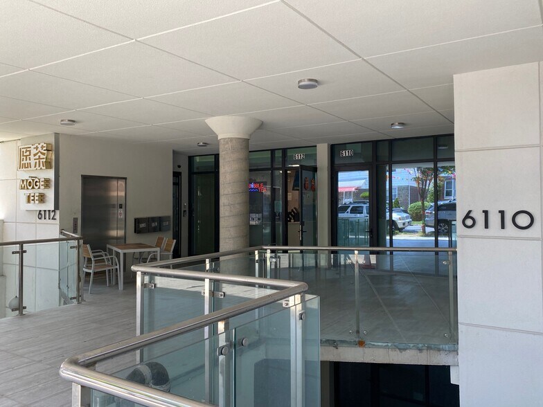 61-10 182nd St, Fresh Meadows, NY for lease - Building Photo - Image 1 of 7