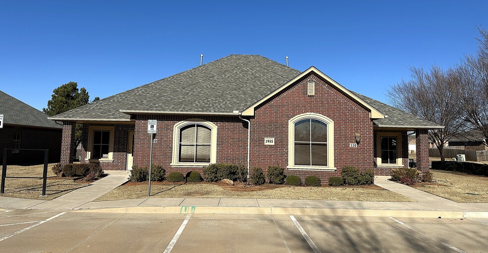 1955 W 33rd St, Edmond, OK for lease - Building Photo - Image 2 of 6