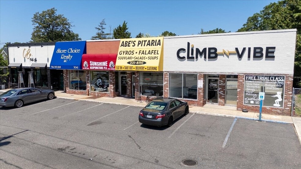 3037-3049 Merrick Rd, Wantagh, NY for lease - Building Photo - Image 1 of 5