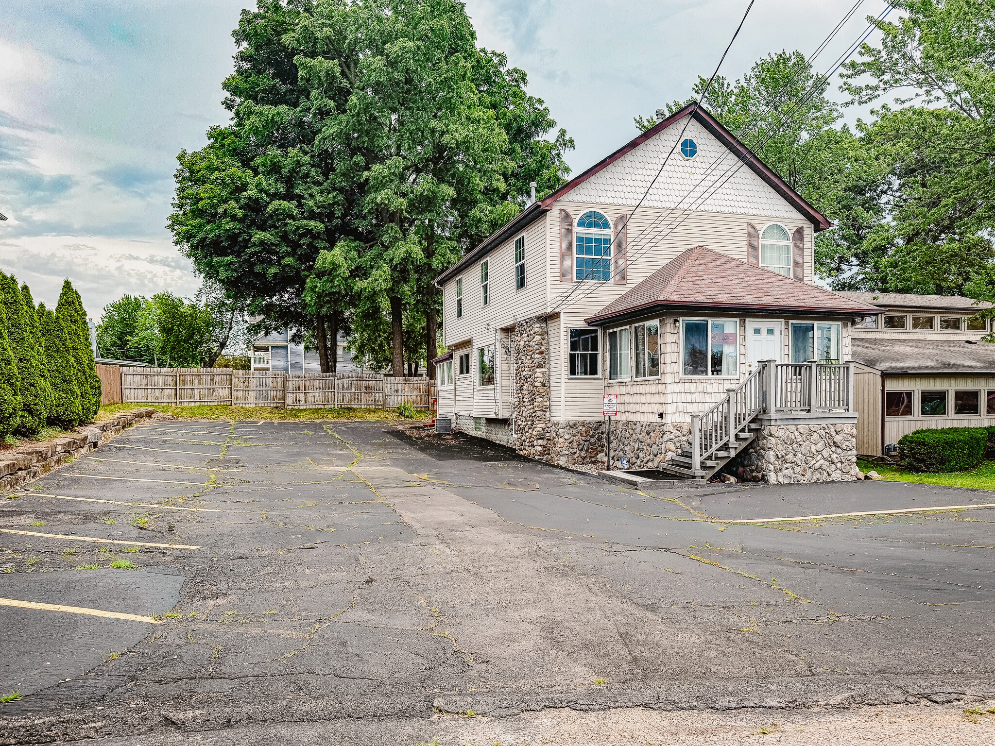 1711 Cass Lake Rd, Keego Harbor, MI for sale Primary Photo- Image 1 of 2
