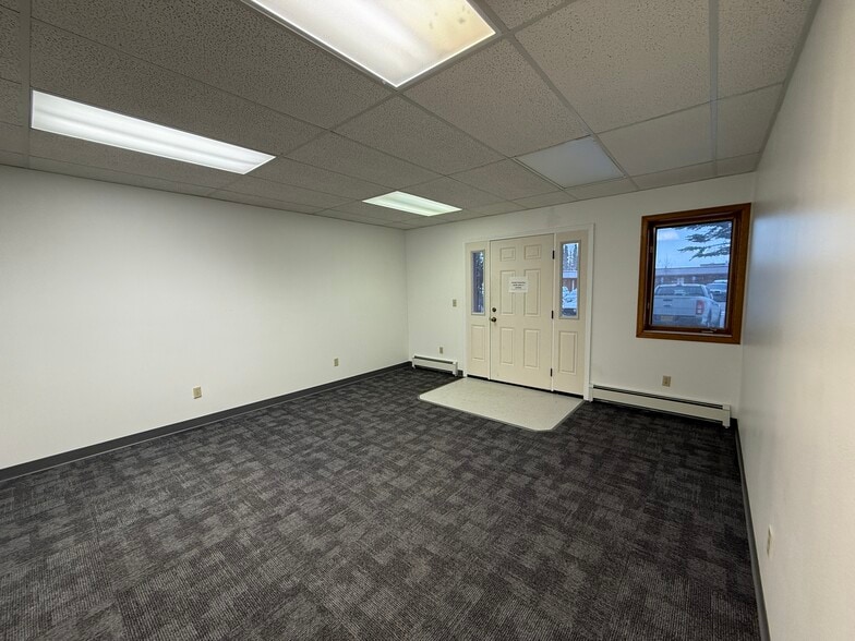130 Trading Bay Rd, Kenai, AK for lease - Building Photo - Image 3 of 14