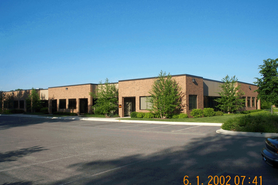 245 W Roosevelt Rd, West Chicago, IL for lease - Building Photo - Image 2 of 5