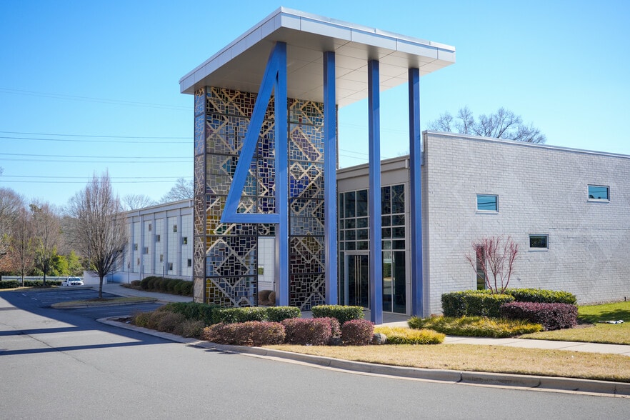4111 South Blvd, Charlotte, NC for lease - Building Photo - Image 3 of 18