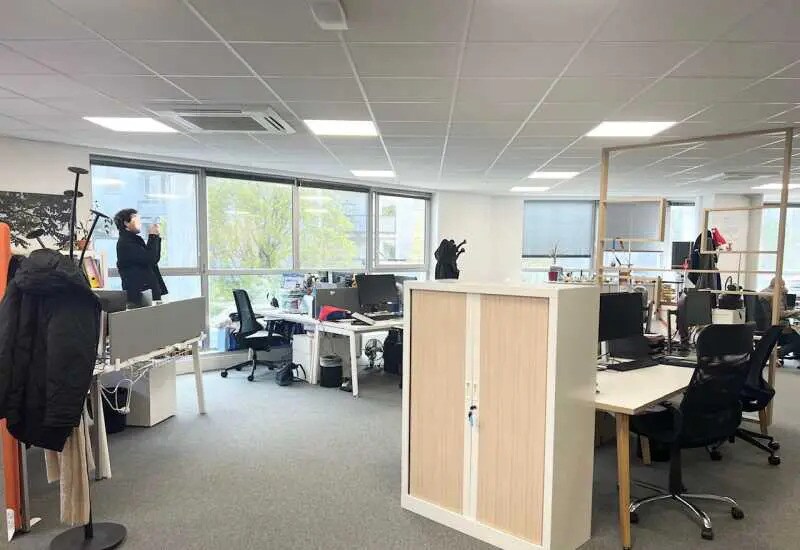 Flex in Paris for lease - Interior Photo - Image 2 of 4